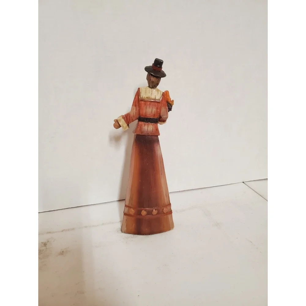 vintage resin Thanksgiving pilgrim couple figurine set